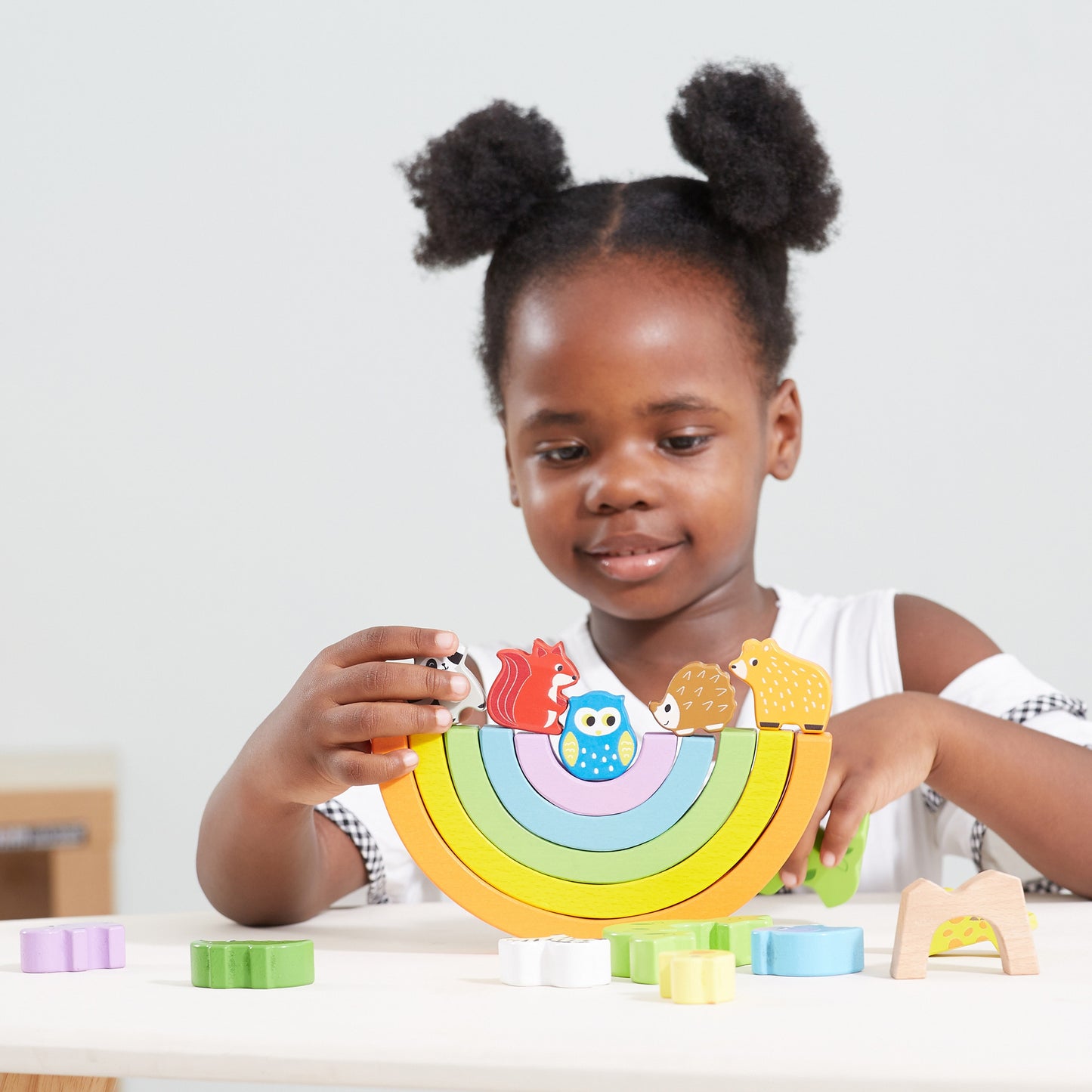 VIGA Fa Szivárvány Építőjáték – Montessori Kreativítás Állatfigurákkal 18 Hónapos Kortól