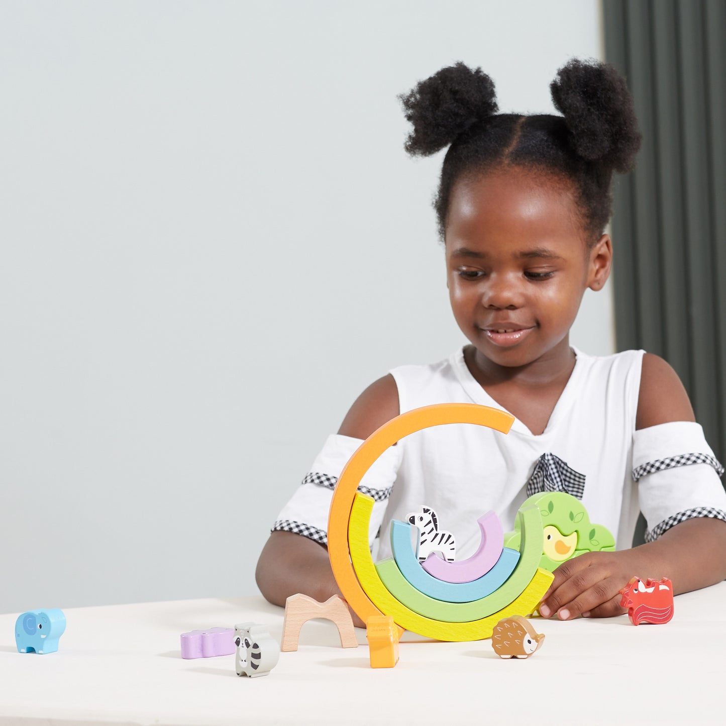 VIGA Fa Szivárvány Építőjáték – Montessori Kreativítás Állatfigurákkal 18 Hónapos Kortól